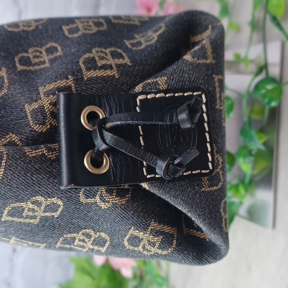 Dooney & Bourke Large Tassel Top Zip NWOT - Picture 4 of 13